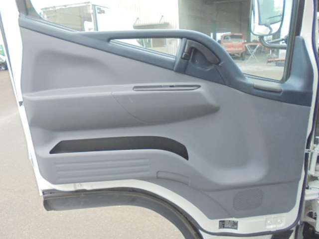 Mitsubishi Fuso Canter 4