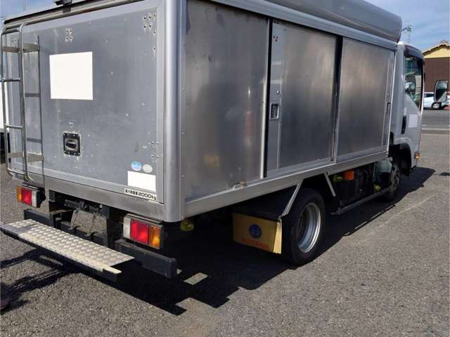 Isuzu Elf 3