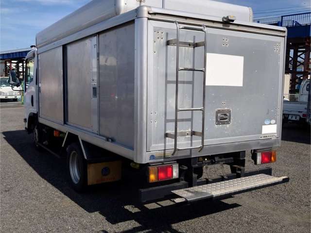 Isuzu Elf 4