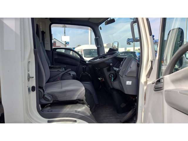 Isuzu Elf 7
