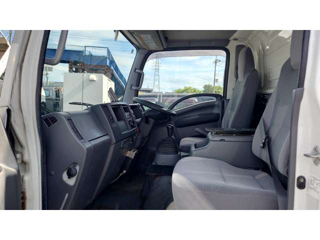 Isuzu Elf 8