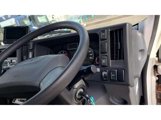 Isuzu Elf 10