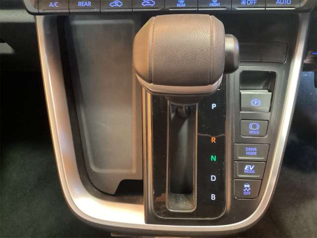 Toyota Noah 11