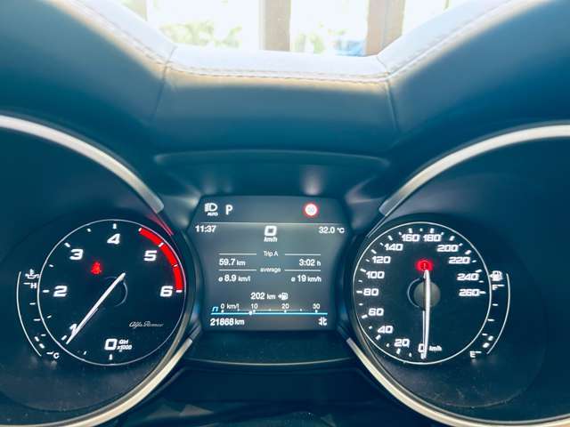 Alfa Romeo Stelvio 5