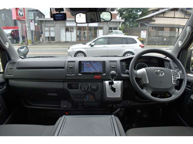 Toyota Hiace Van 11