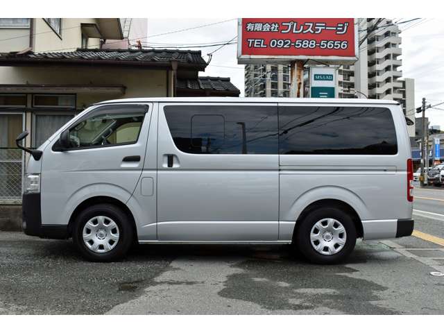Toyota Hiace Van 4