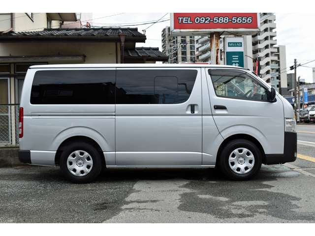 Toyota Hiace Van 5