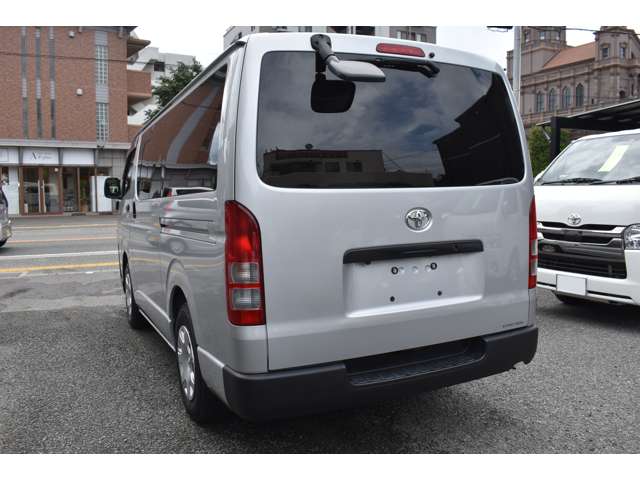 Toyota Hiace Van 6