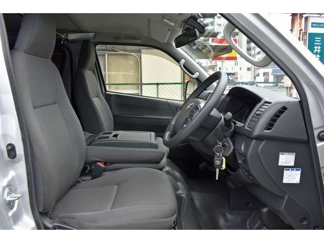Toyota Hiace Van 9