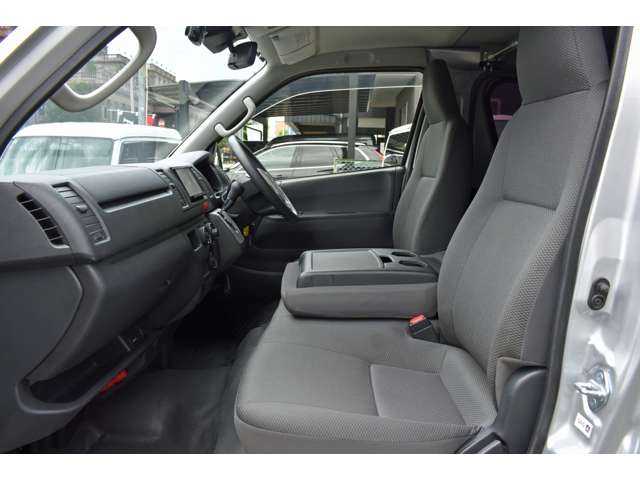 Toyota Hiace Van 10