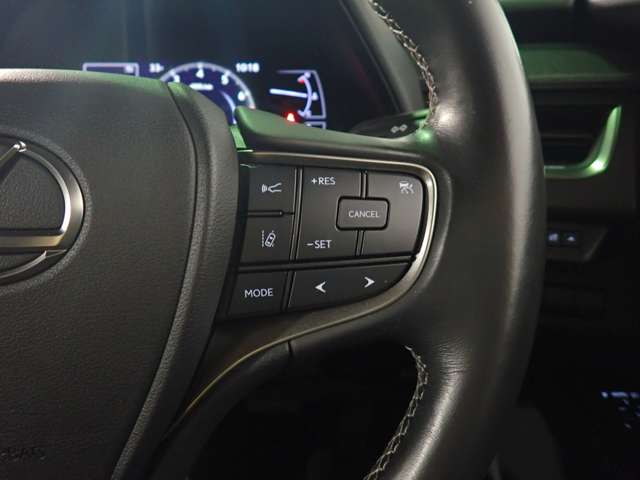Lexus UX 8