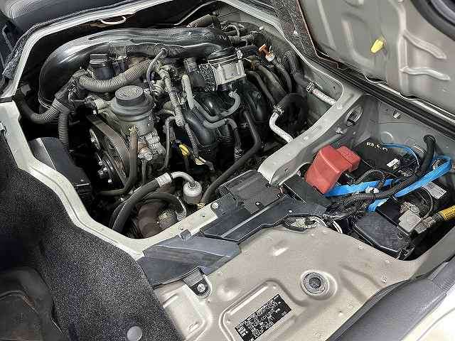 Toyota Hiace Van 11