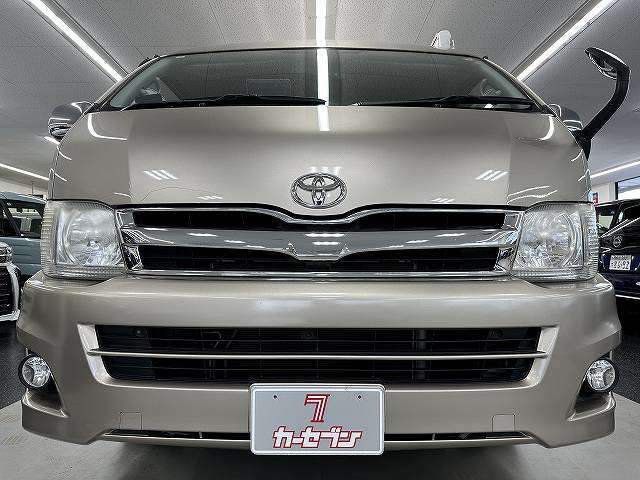 Toyota Hiace Van 12