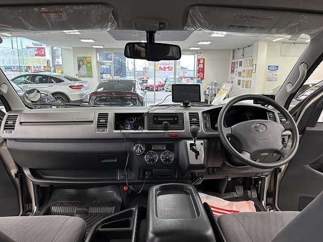 Toyota Hiace Van 3