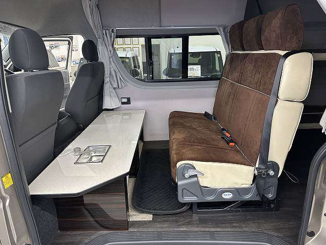 Toyota Hiace Van 8