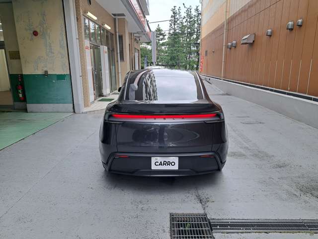 Tesla Model Y 12