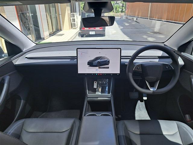 Tesla Model Y 6