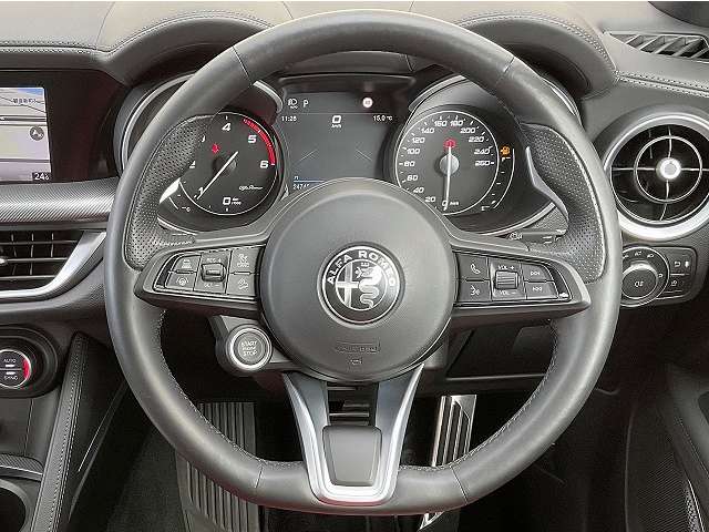 Alfa Romeo Stelvio 11