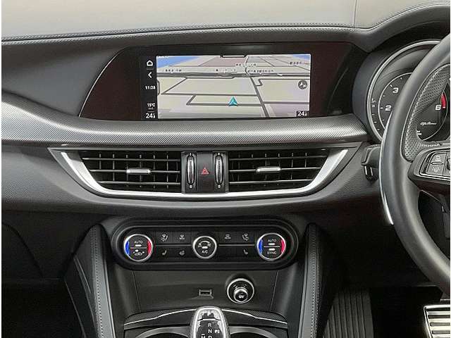 Alfa Romeo Stelvio 4