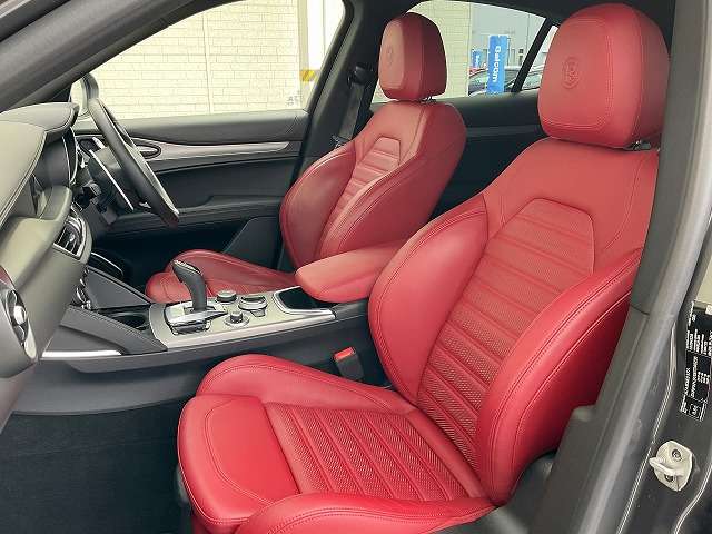 Alfa Romeo Stelvio 5