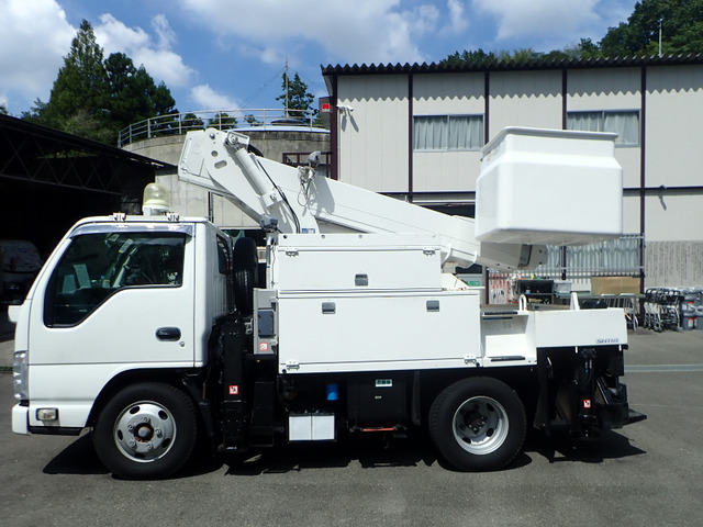 Isuzu Elf 7