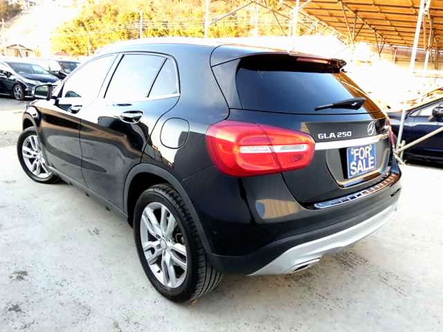 Mercedes-Benz GLA-Class 2