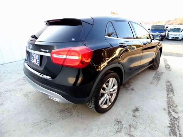 Mercedes-Benz GLA-Class 9
