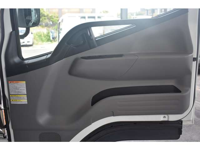 Mitsubishi Fuso Canter 9