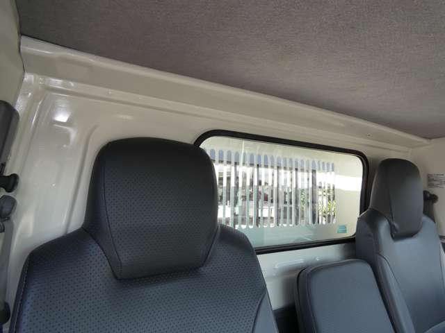 Isuzu Elf 13