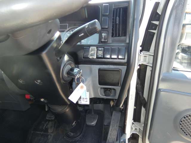 Isuzu Elf 11