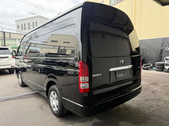 Toyota Hiace Commuter 11