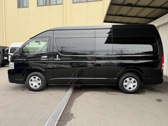Toyota Hiace Commuter 12