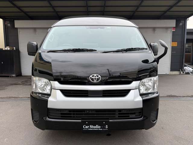 Toyota Hiace Commuter 2