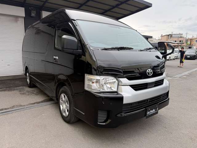 Toyota Hiace Commuter 3