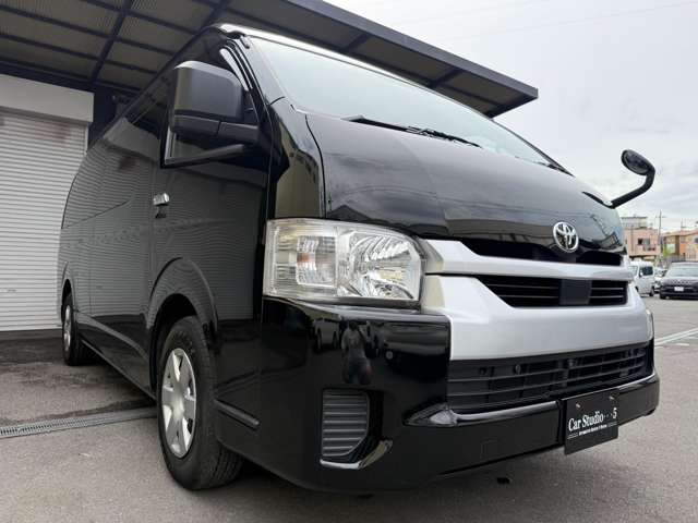 Toyota Hiace Commuter 7