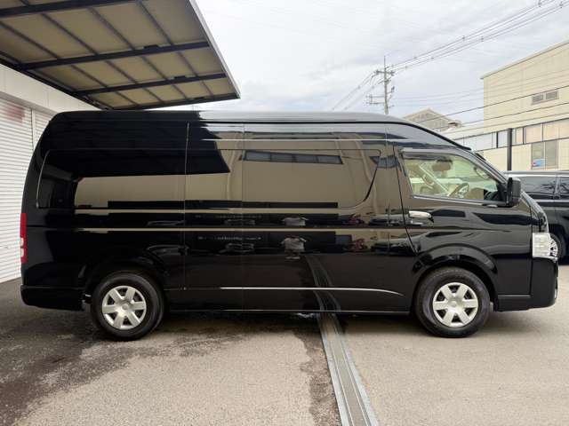 Toyota Hiace Commuter 8