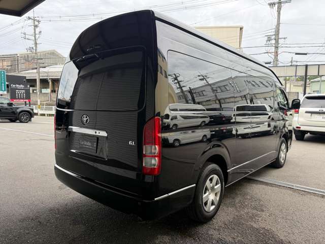 Toyota Hiace Commuter 9