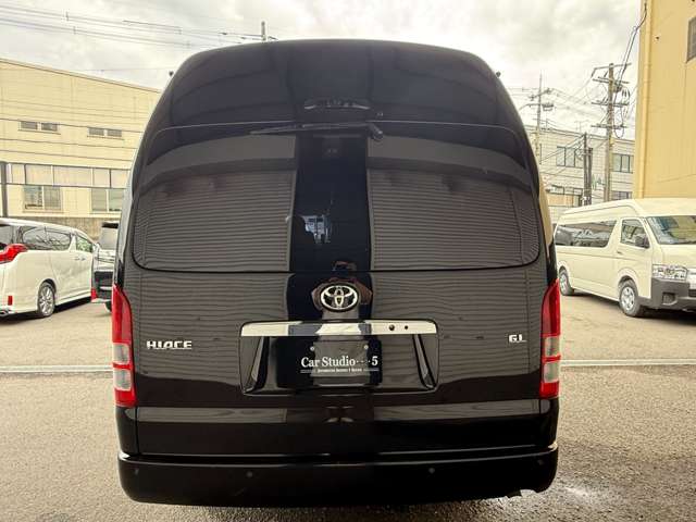 Toyota Hiace Commuter 10