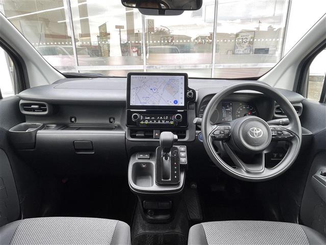 Toyota Sienta 4