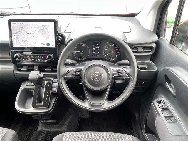 Toyota Sienta 5