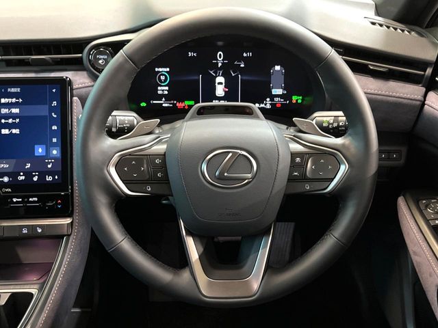 Lexus LBX 11