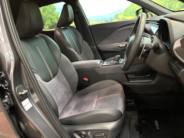 Lexus LBX 8