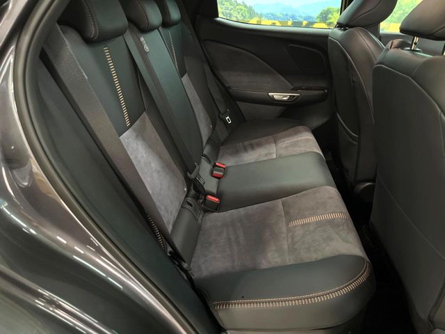 Lexus LBX 9