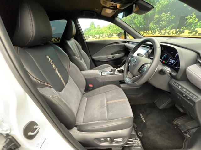 Lexus LBX 8