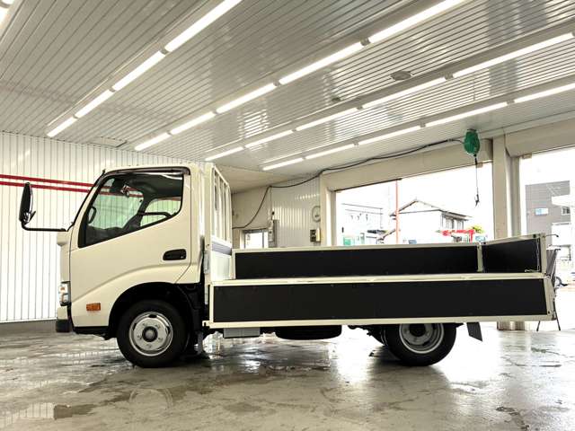 Hino Dutro 8