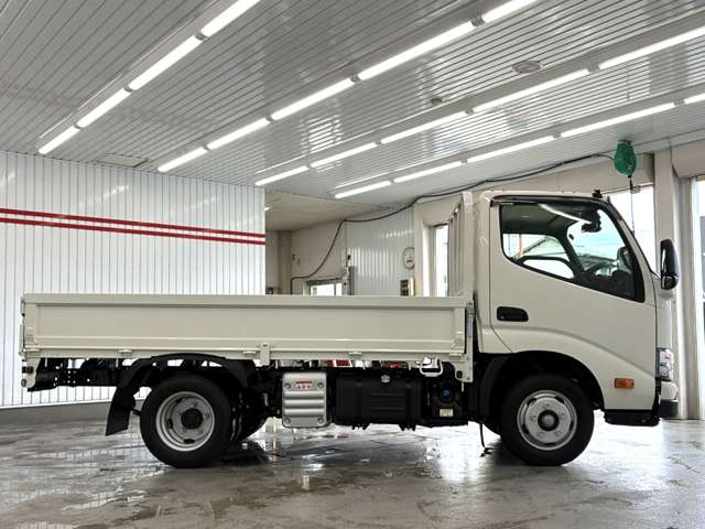 Hino Dutro 9