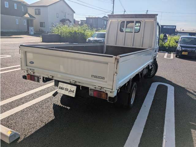 Mazda Titan Dash 8