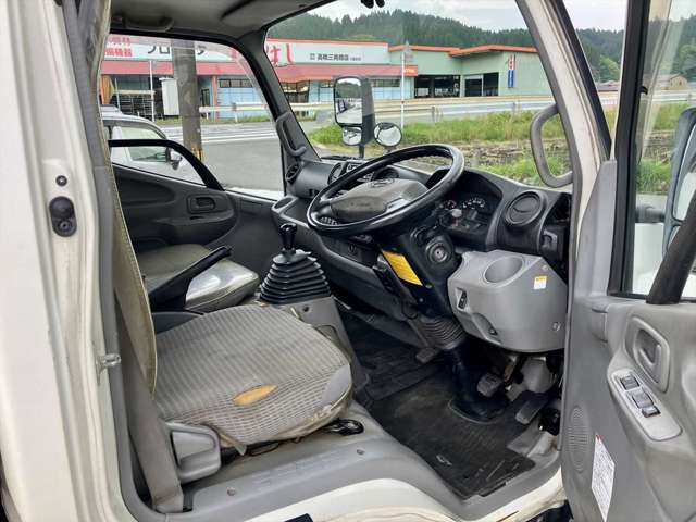 Hino Dutro 9