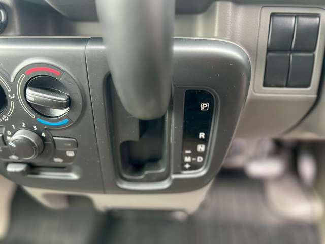 Nissan NV100 Clipper 9