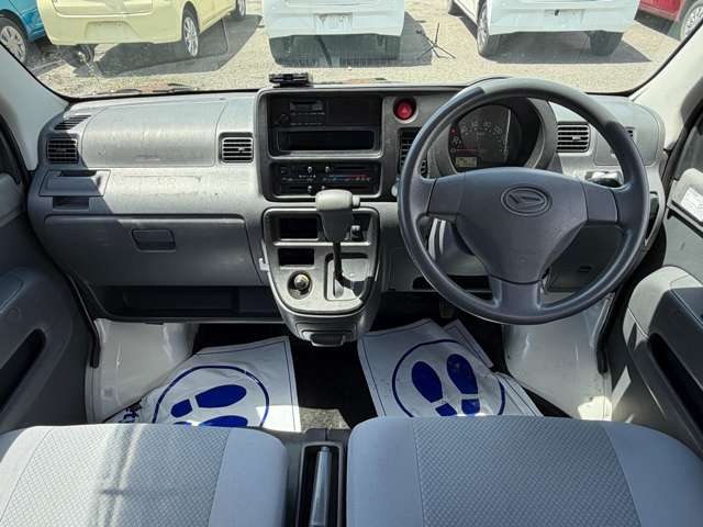 Daihatsu Hijet Cargo 2